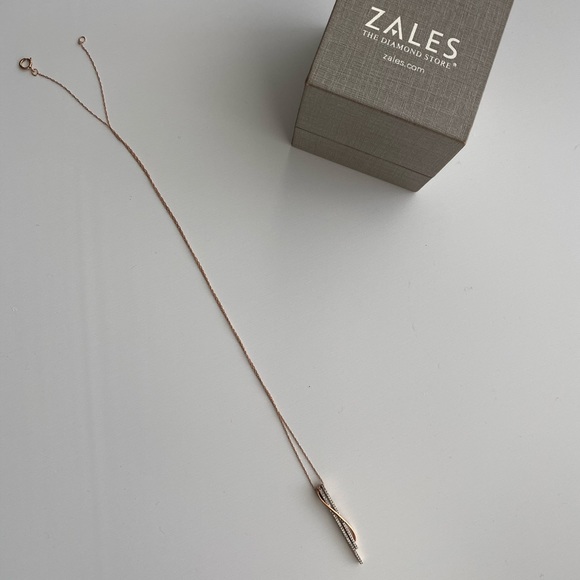 🚫SOLD🚫 ZALES 10K rose gold and diamond necklace - Picture 4 of 8